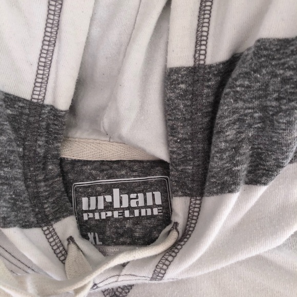 Awesome grey and white hoodie-Urban pipeline - Picture 2 of 2